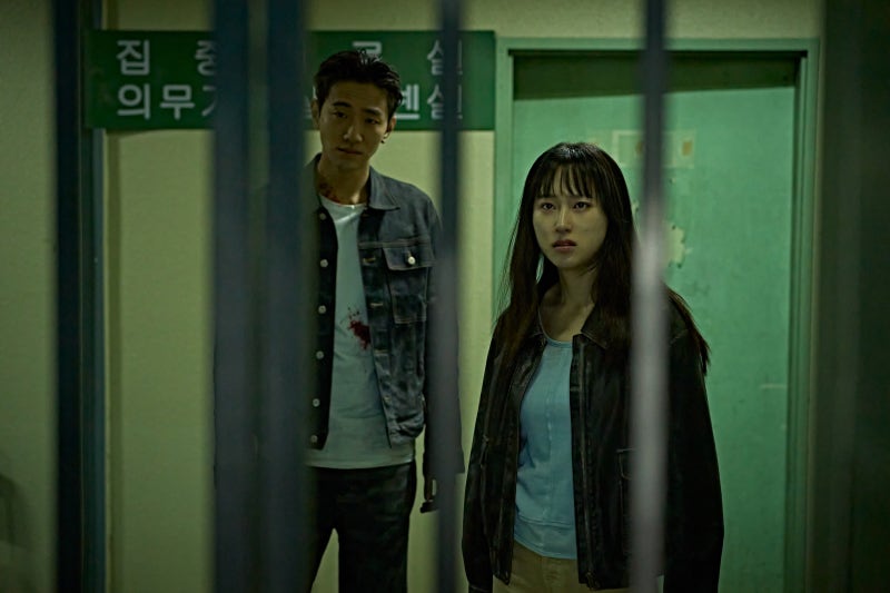 영화 류혜영 X 남윤수 긴장감 폭발 듀오 스틸 공개! 폐병원의 극한 상황 속 생존 ....