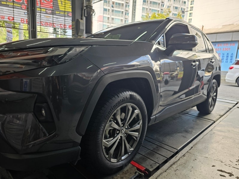 [토요타 RAV4 타이어 교체] 콘티넨탈 올시즌콘택트2 225/60R18 4본 장착｜티스테이션 방화점