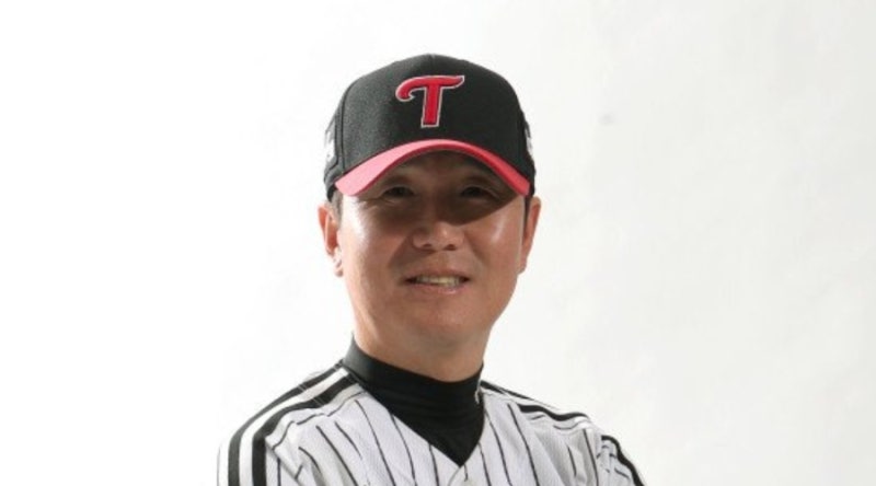 금메달로 다시 증명했다... 류지현, 한화·롯데 감독으로 현장 돌아오나?