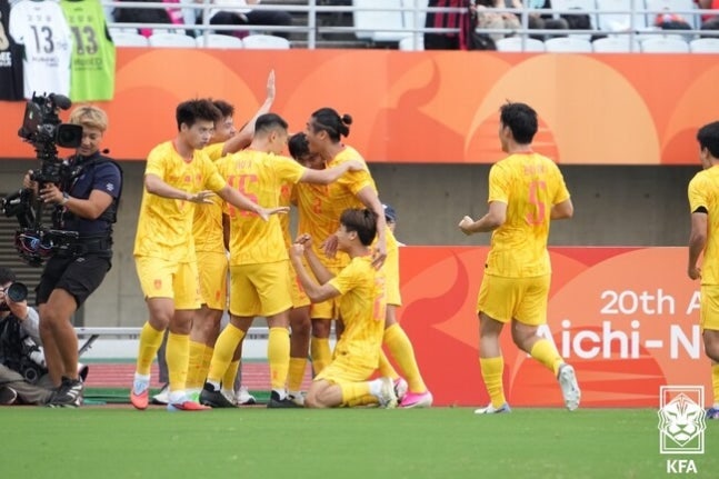 한국 중국 1-1 팽팽한 승부 이영준 동점골로 결승행 도전