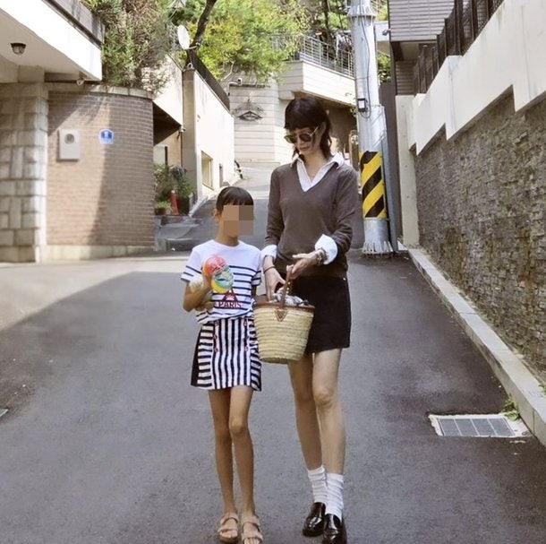 송경아 딸, 11살에 벌써 모델 비율? 엄마 닮은 롱다리 유전자 눈길