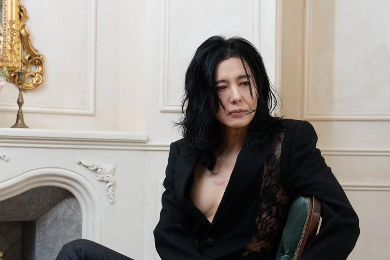 57세 양준일, 장발 맨살 재킷, 이너웨어 생략한 파격 스타일 화제