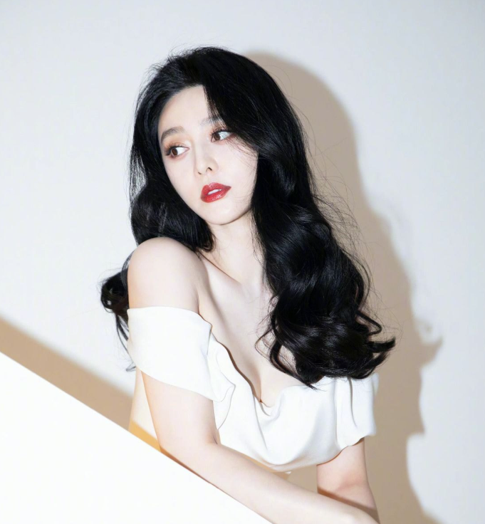 "판빙빙 1600억 세금 탈세 논란 후 8년" 파격적인 연기 도전 복귀 논란