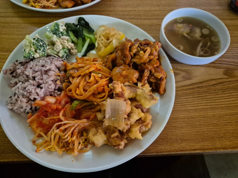 [강남 혼밥 맛집] 점심 한식뷔페 ::놀란치킨:: 강남역 본점