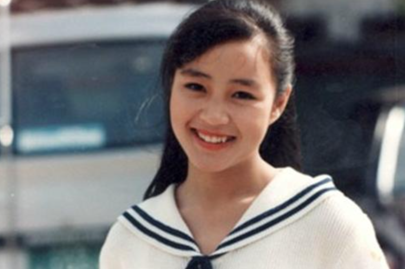 Kim Hye-soo: An Acting Career That Began at Sixteen, Bearing the Burden of Her Family's Life