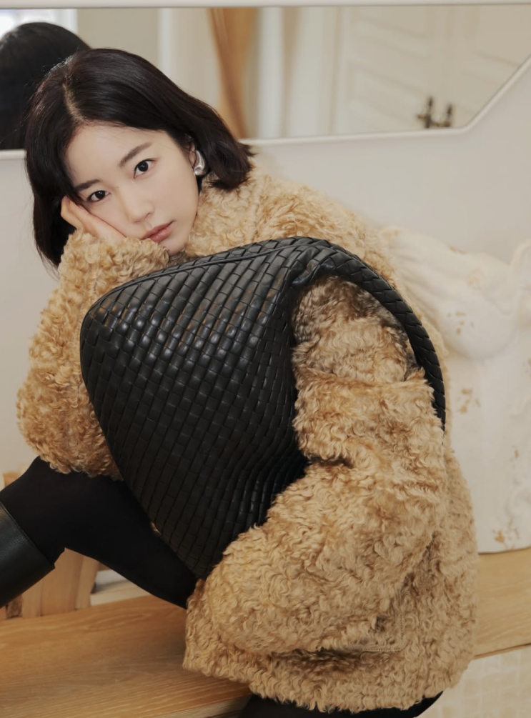  [셀럽 패션] 기은세 가방 어디 거야? 보테가 베네타 라지 캄파나