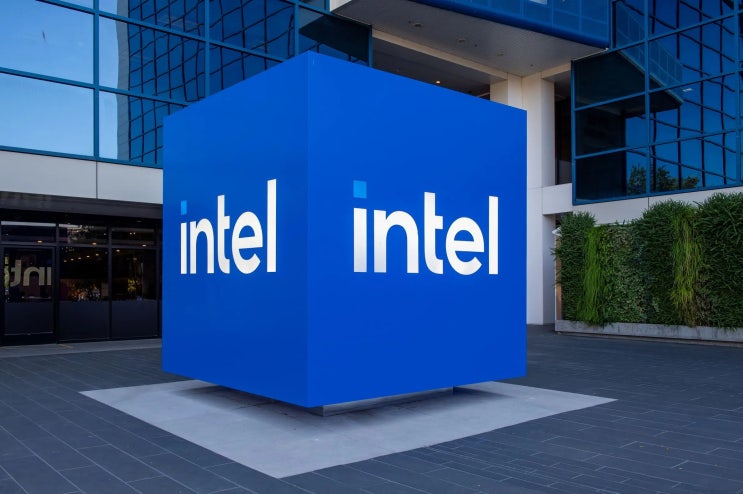  인텔(Intel), 지금이 정말 '줍줍' 기회일까? AMD에 밀린 제왕의 반격 카드 3가지