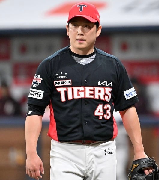 ‘이제는 기아 최고참’ 다음 시즌이면 데뷔 21년 차 생존왕이 되고 있는 이 선수, 기아 김건....