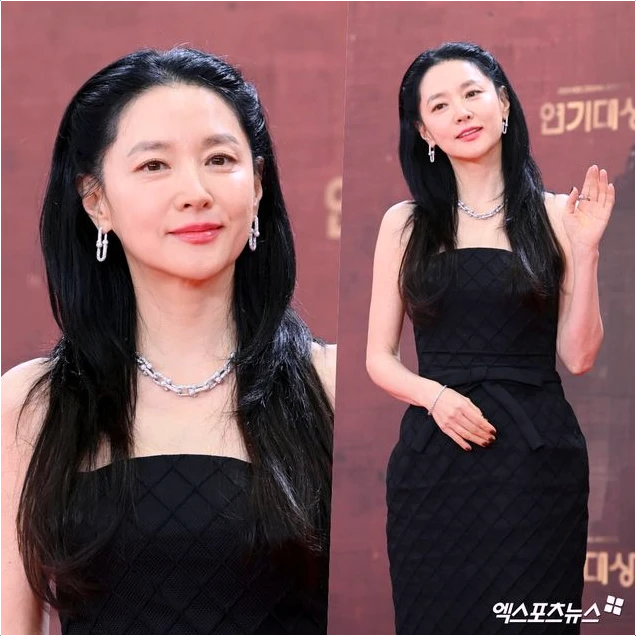  이영애 56세 믿기지 않는 미모 역대급 레드카펫 현장 공개