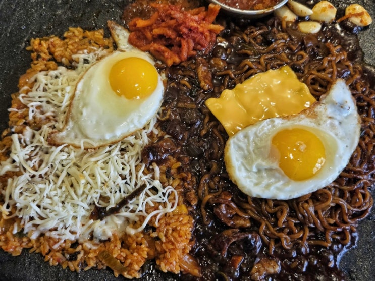 [성수역 맛집] 석암생소금구이 성수점, 돌판위에 올려지는 미식! 이색적인 성수 구워주는 고기집 (성수삼겹살, 성수역 항정살 맛집, 성수동 회식 장소)