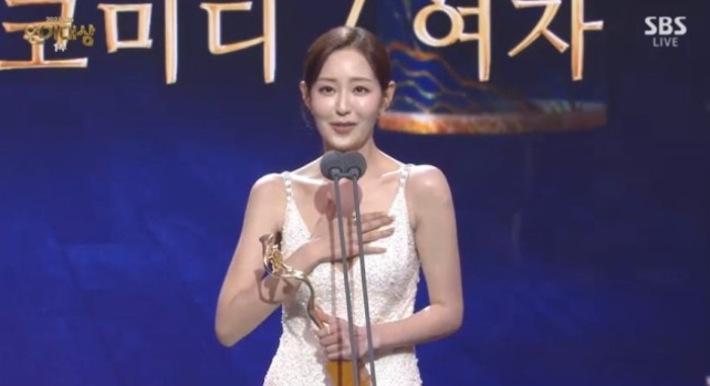   1000억 건물주 딸 신슬기 SBS 조연상까지 2관왕! 덱스 썸녀에서 대세 배우로 우뚝