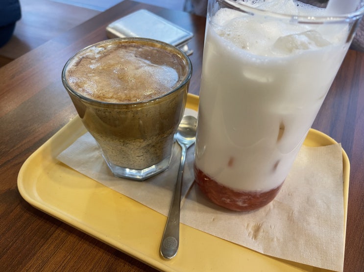  라떼가 맛있는 카페 베럴데이 홍대입구역 근처 넓은 디저트 카페