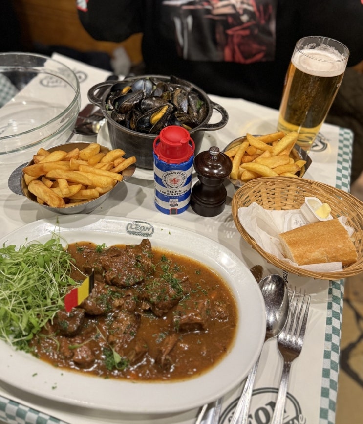  브뤼셀 맛집 중 최고였던 곳 : 쉐즈레옹(Chez leon) : 홍합, 감자튀김, 맥주, 와플 등
