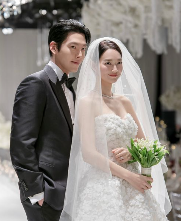   김우빈신민아 부부 결혼 11일 만에 들려온 깜짝 소식! 이제는 대형 플랫폼의 주역?!