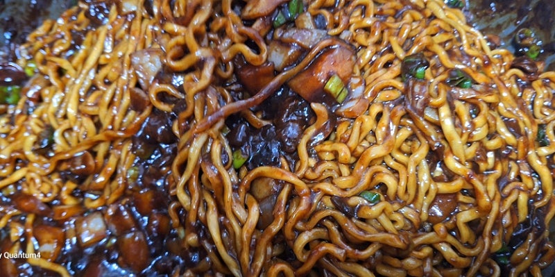 팔도 짜장면 솔직 후기 / 비싼 짜장라면, 진짜 중식당 맛일까?