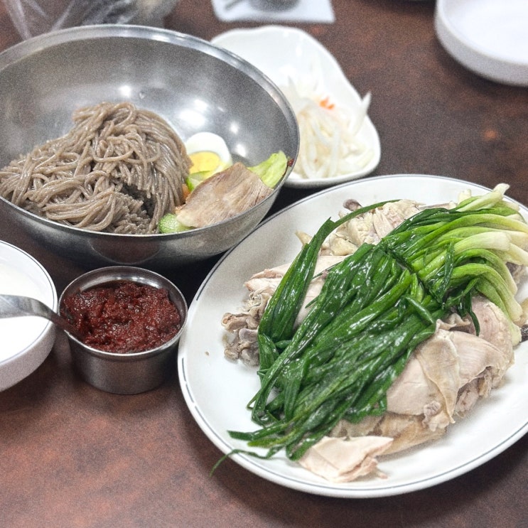 처음 먹어본 쪽파 가득 이북식 찜닭과 비빔막국수의 조화가 넘 맛있었던 약수역 맛집 만포막국수 리뷰.