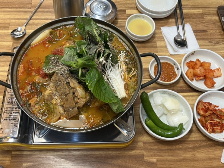  신촌 해장국 맛집 24시 식당에서 감자탕 | 평안도식당 신촌점 추천