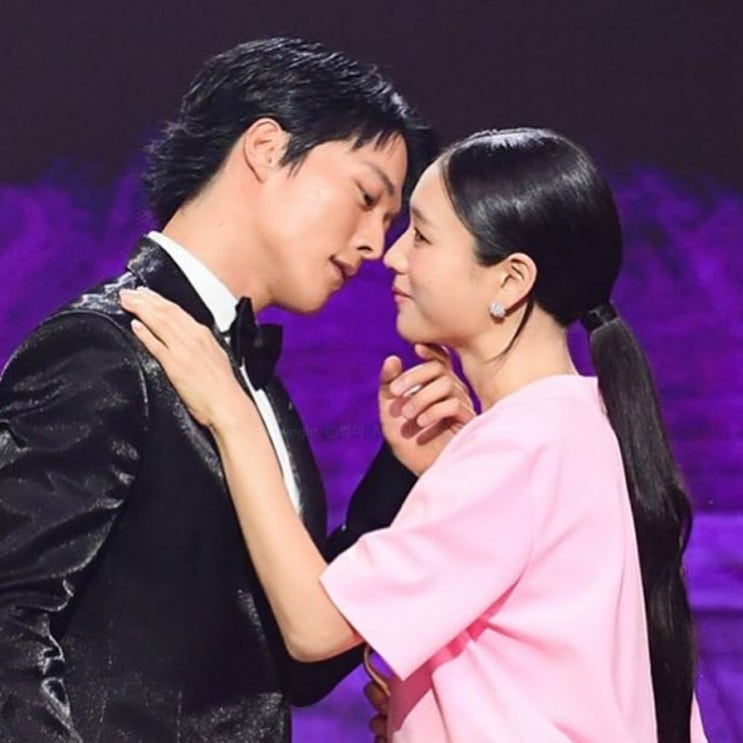  2025 연말 시상식 안은진 드레스 연기는 베스트, 의상은 우아하게
