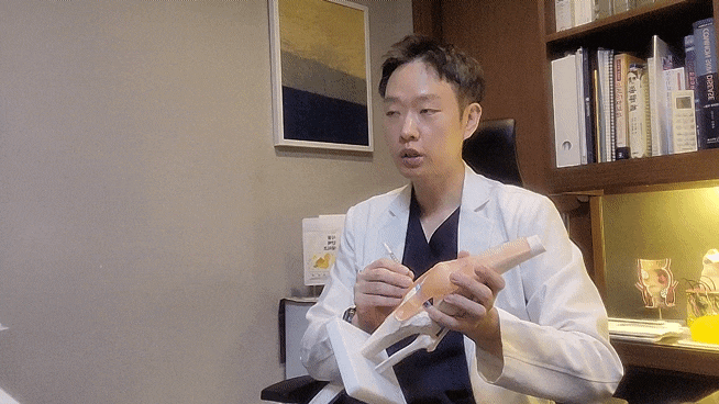  무릎 굽힐 때 뚝소리, 무심코 넘기면 더 커질 수 있습니다.
