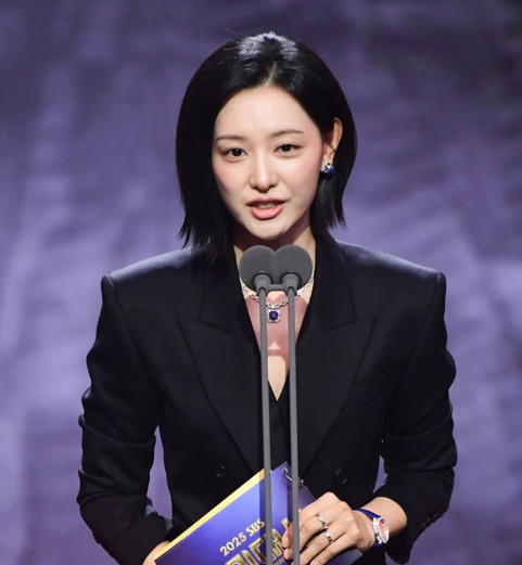  김지원 단발 정석｜세련된 단발 스타일 한 장으로 정리, 미용실 저장각
