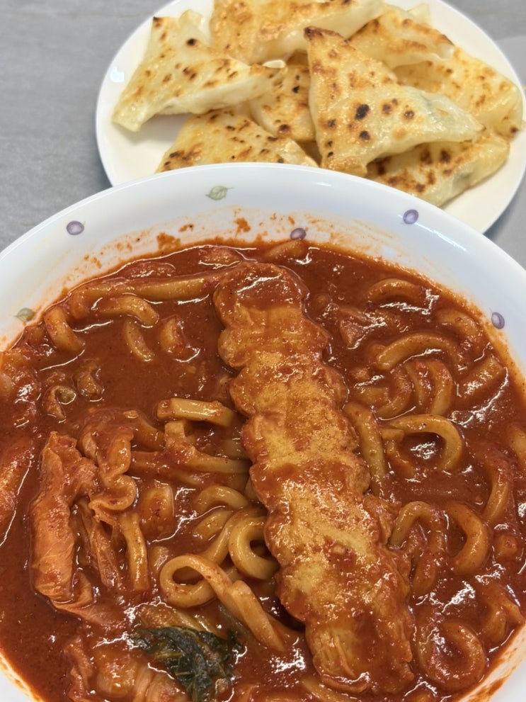  대구 서문시장 맛집 삼각만두 국물우동볶이 신서문김밥 밀키트 추천