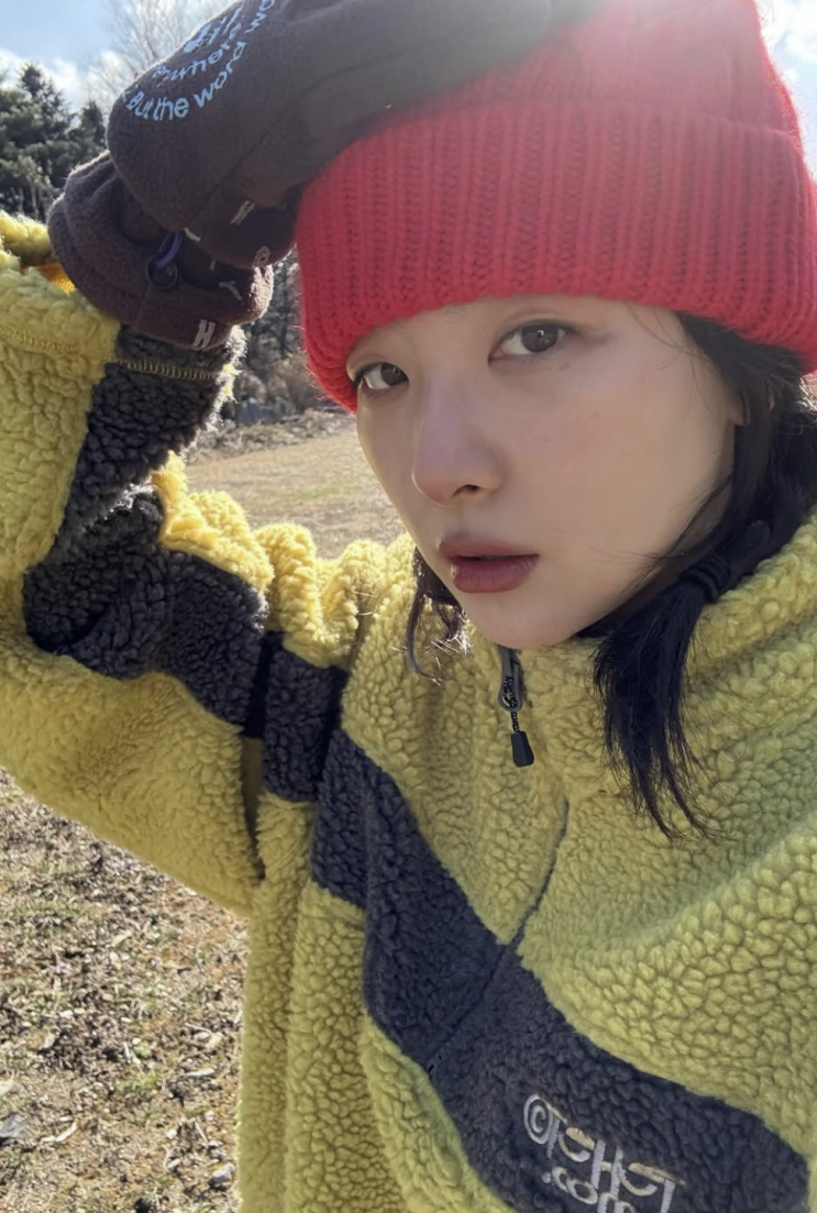  [셀럽 패션] 레드벨벳 슬기 인스타 사복 뭉게·구름이랑 산책룩