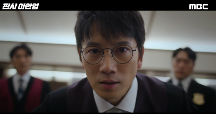  웹툰 원작 드라마 '판사 이한영' 지성X박희순 연기 대결! 회귀물 덕후가 분석한 관전 포인트 3가지