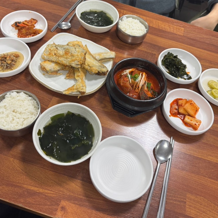  제주 뚱보아저씨 만이천원 갈치구이 고등어조림 성게미역국 나오는 정식 후기