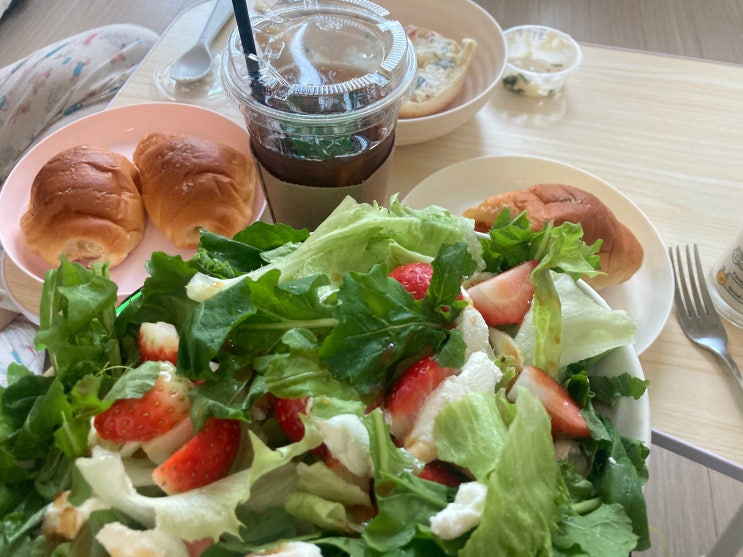 미친 소금빵 개맛있음..성수 팝업 스토어 거리 [서울/성수동]