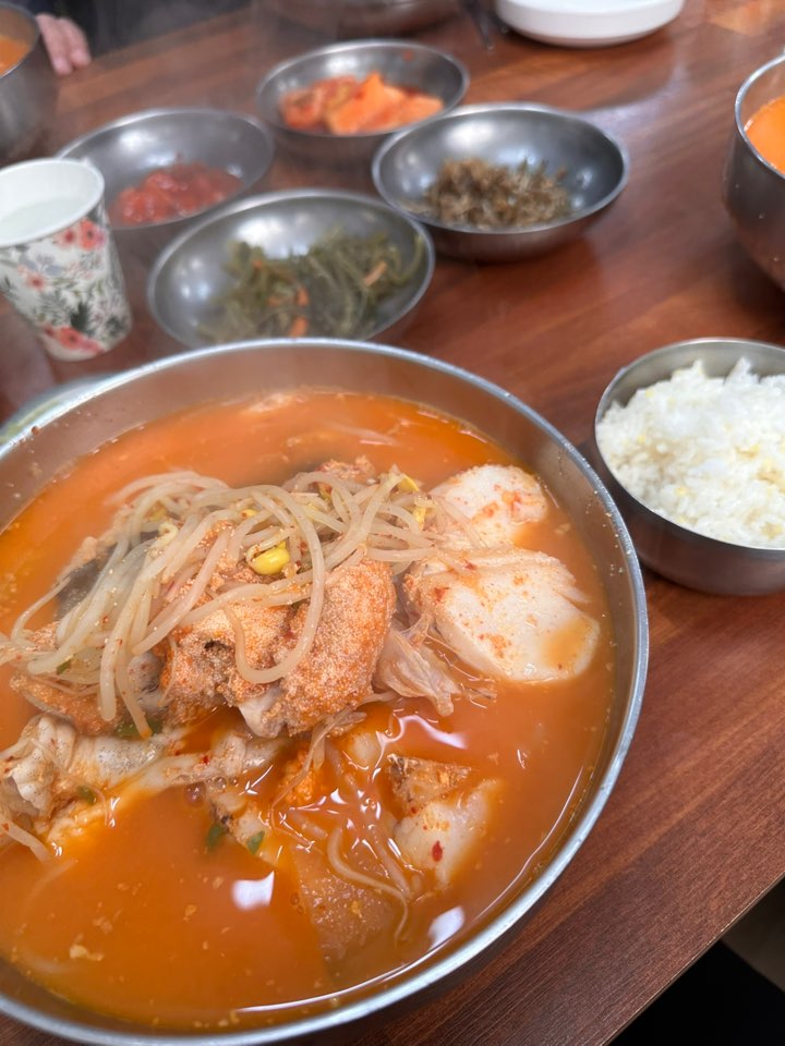  [강원 삼척] 번개시장 상인들이 추천하는 현지인 대구해장국 맛집 추천 <만남의식당>