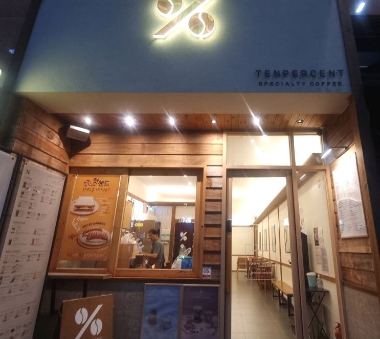  커피숍 하수구 막힘으로 싱크대에서 물을 쓰면 제빙기 뒤쪽에서 물 역류하고 샐때 서울 경기 인천
