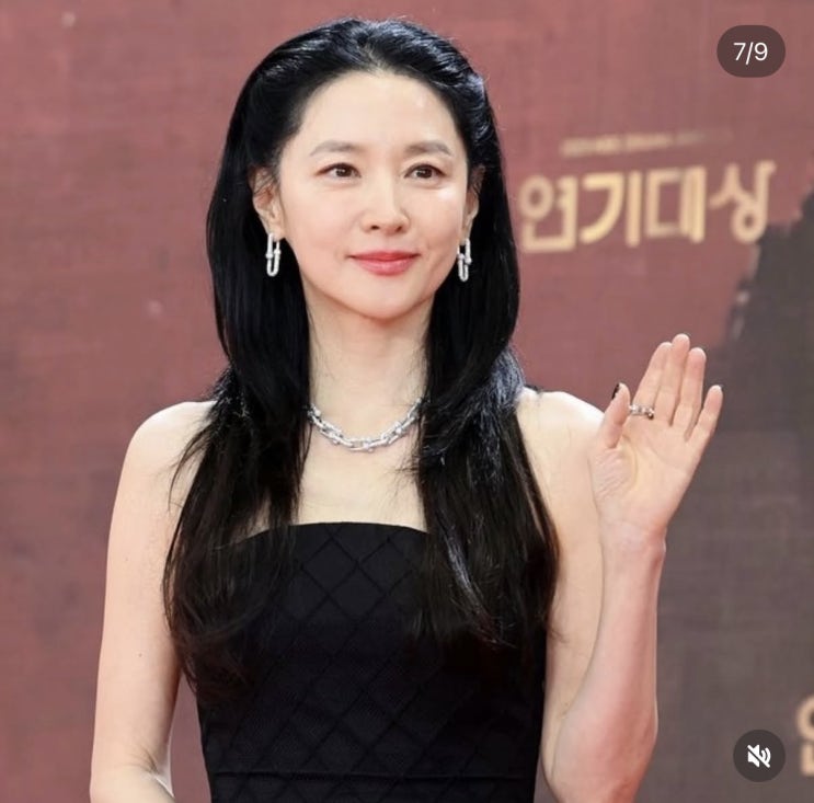  이영애 중년피부 메이크업법｜광·톤·주름 커버까지, 20대보다 어려 보이는 이유