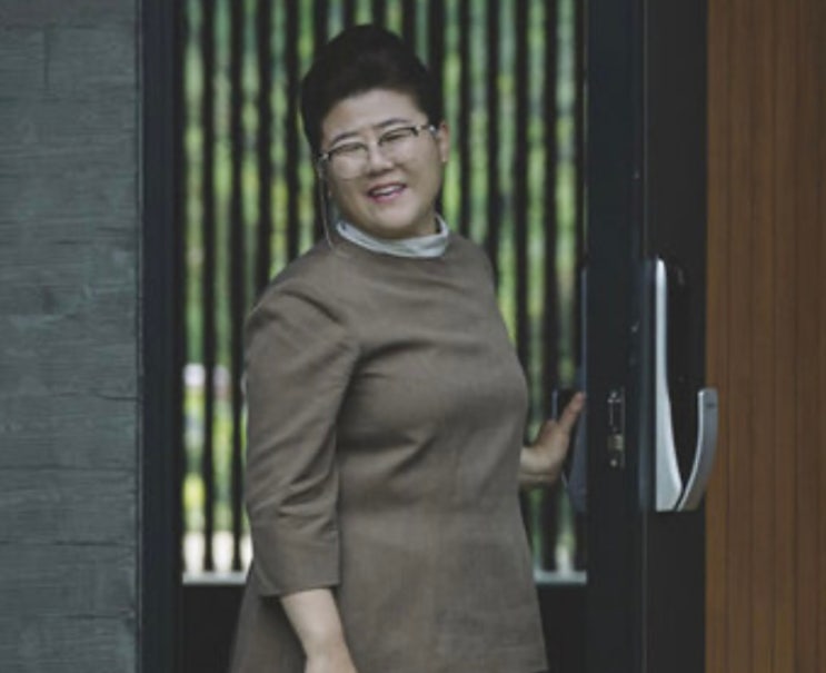 기생충 <b>이정은 배우</b> 판박이 부동산 중개사 소장님과의... 