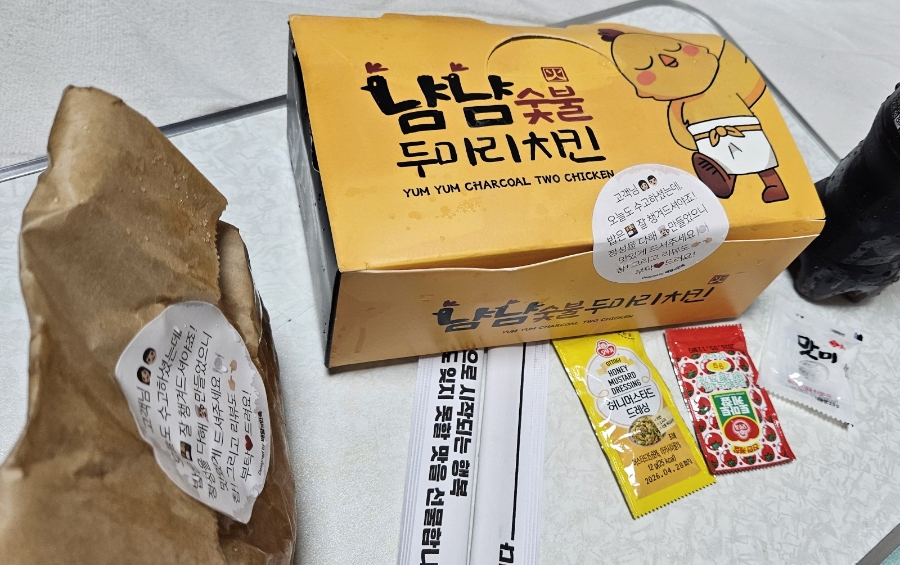 냠냠숯불두마리치킨 봉천점 사진 2