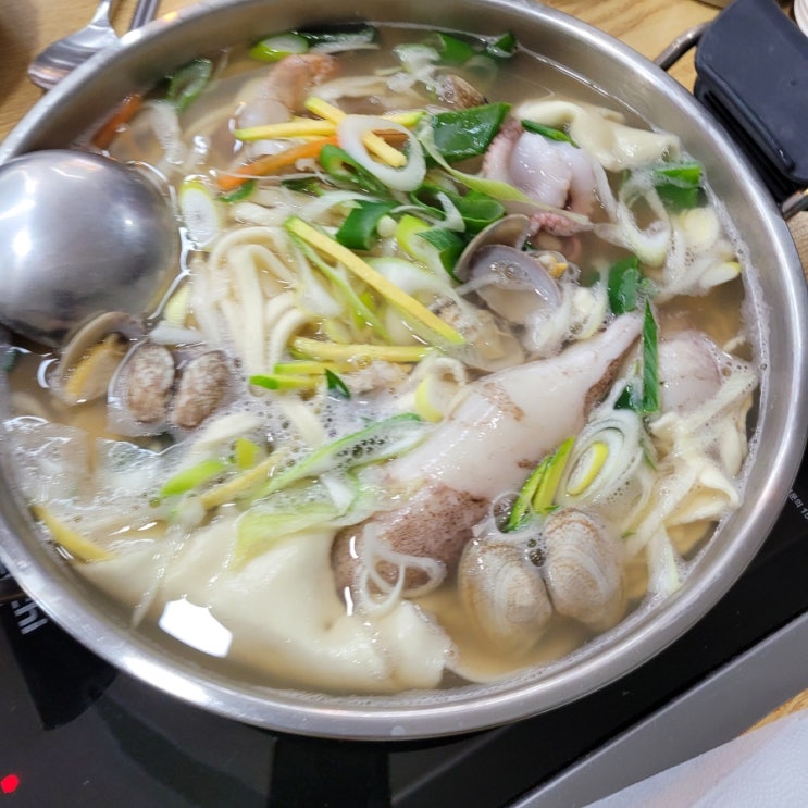  길동역맛집: [박가면장 칼국수 콩국수] '해물칼제비' 후기 / 맛있어요!