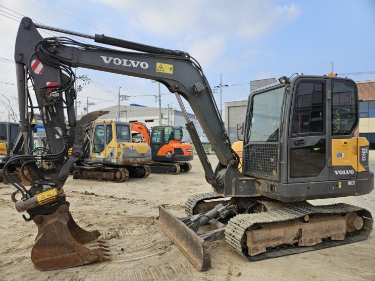  볼보 EC60E Pro 2019년식 저가동 트랙신품 회전링크 코끼리집게 02 중고굴삭기