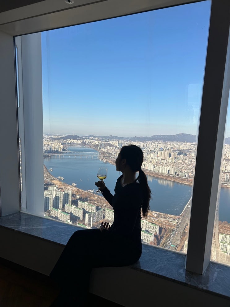  잠실 시그니엘 서울 91층 프리미어 디럭스룸 날 좋을 때 한강뷰