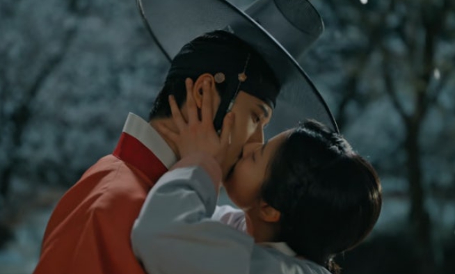   KBS 은애하는 도적님아 1화 입술을 훔친 의적 '길동'! 이열 대군과 홍은조의 위험한 로맨스 시작