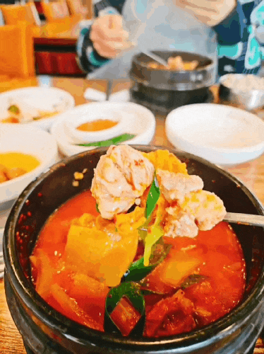  제주공항 10분 노형흑돼지맛집｜흑돼지 듬뿍 인생 김치찌개 후기