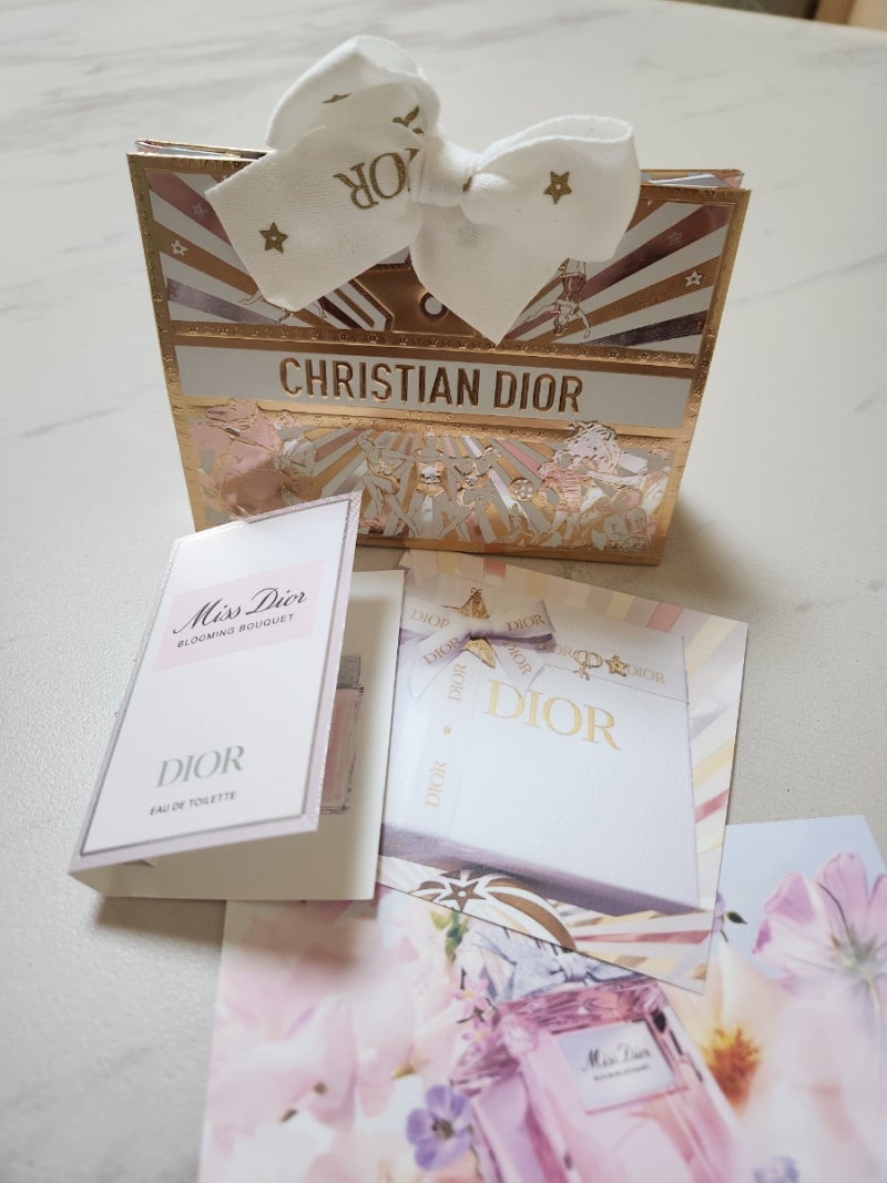 디올DIOR 에딕트 하이드레이팅 샤인 립스틱 652 ROSE DIOR
