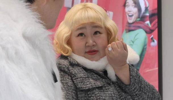   30kg 감량한 홍윤화의 플렉스? 남편 김민기 동공 지진 난 사연