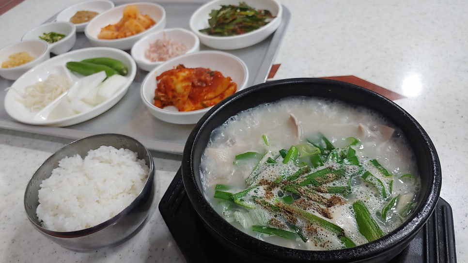 장수돼지국밥 사진 1