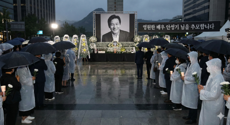  영원한 국민배우 안성기... 우리 시대의 별이 지다