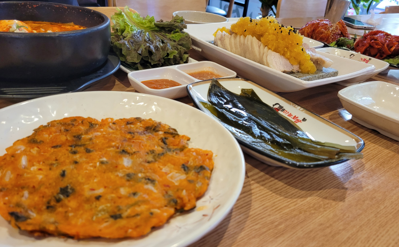 돈통마늘보쌈 안산선부점 사진 1