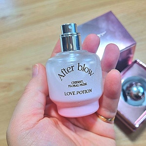 애프터 블로우 체리 플로럴 머스크 러브 포션 25ml 작은딸이 새해에 첫 구입한 향수랍니다.