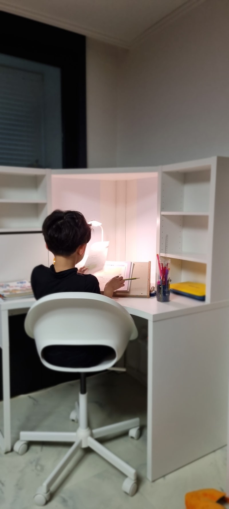코너 책상으로 이케아 미케 샀는데 완전 찰떡!!