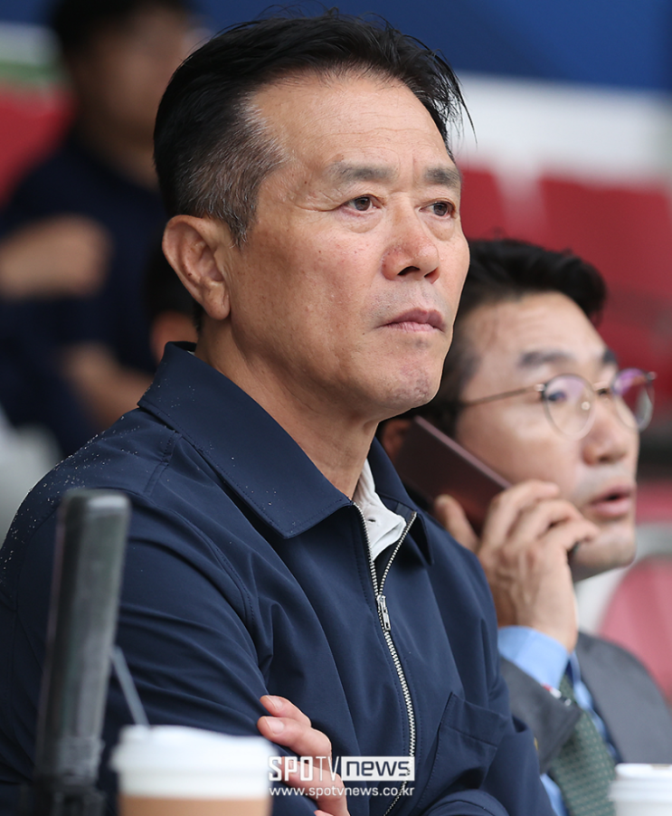 [K리그 토론] 오심 논란: <b>문진희</b> <b>위원장</b> 사퇴, <b>심판</b> 처우 개선... 