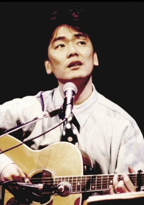 “故 김광석 사망 원인 논란 30년째 현재진행형 — 자살·타살 의혹부터 다큐 재조명까지 진....