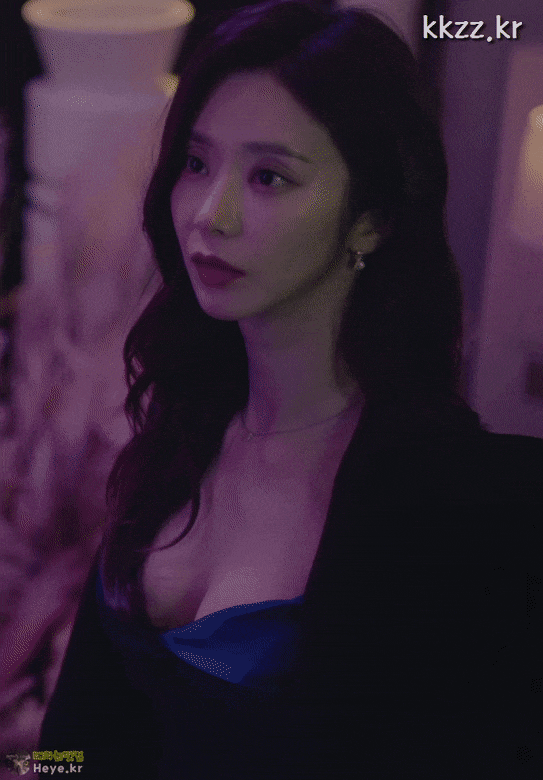 Lee Joo-bin's Dress Scene in Netflix's Money Heist