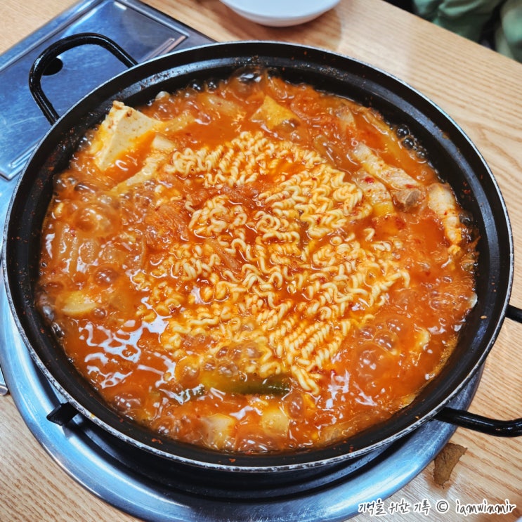  가산디지털단지역 한돈김치찌개 돌솥밥김치찌개  흑돼지삼겹살